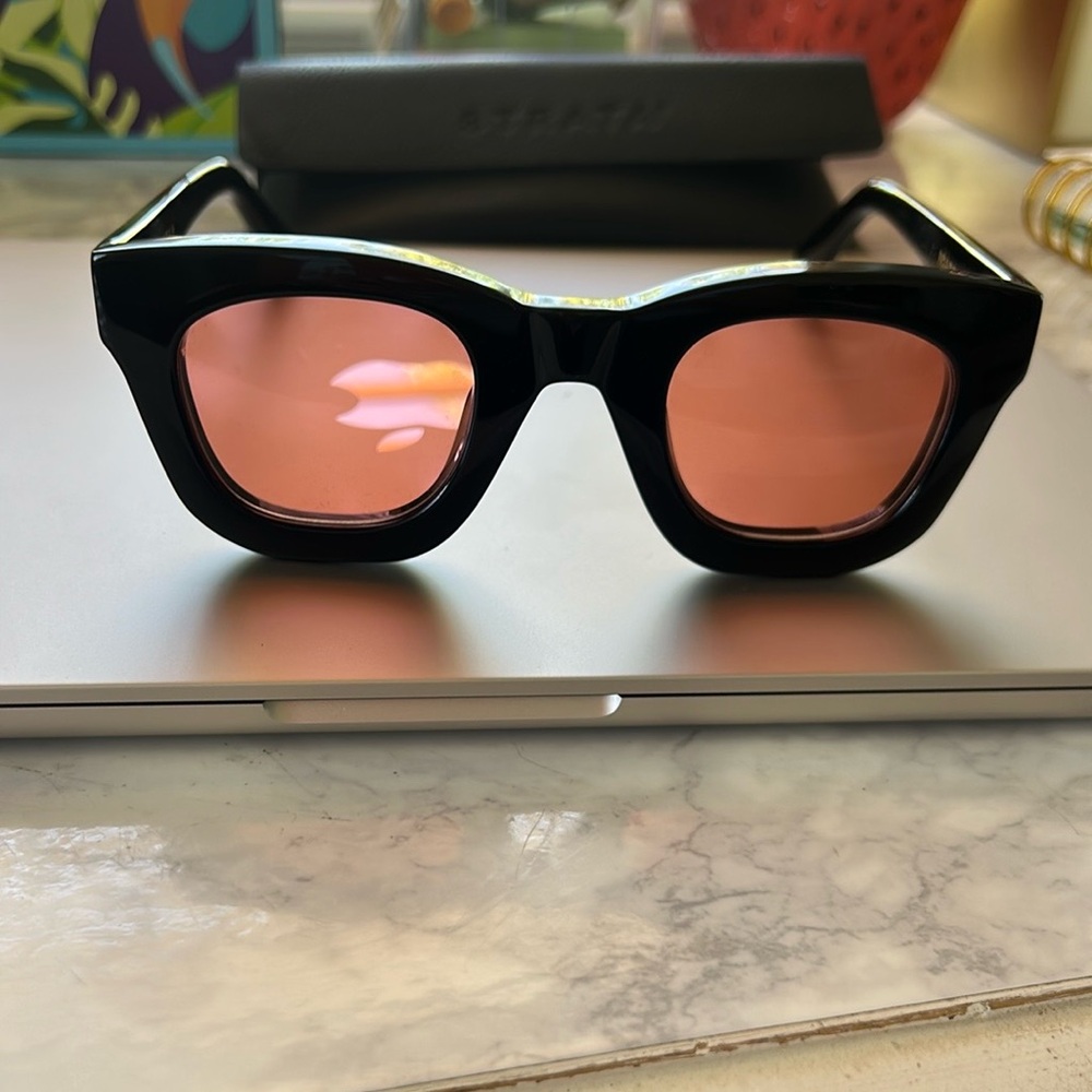 Strata black and red sunglasses